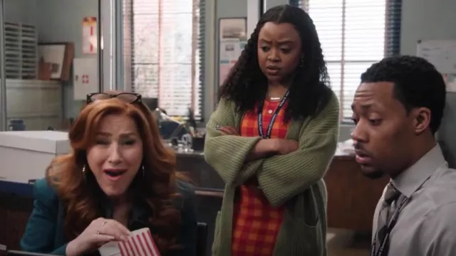 Simon Miller Axon Robe en tricot sans manches portée par Janine Teagues (Quinta Brunson) telle qu’on la voit à l’école primaire Abbott (S04E19)
