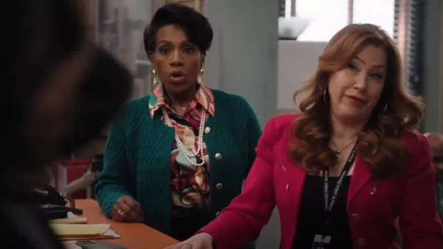 Ann Taylor Pull cardigan en vannerie porté par Barbara Howard (Sheryl Lee Ralph) tel qu’on le voit à l’école primaire Abbott (S04E19)