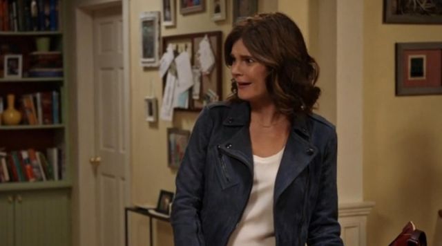 The blue jacket of Heather Hughes in Life in Pieces (Betsy Brandt)