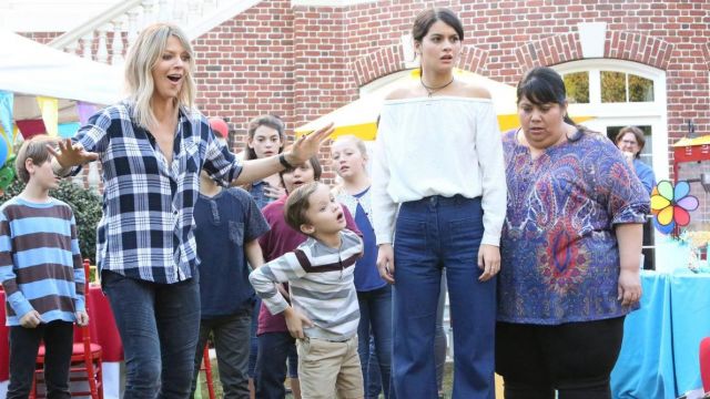 The plaid shirt Rails Mackenzie Murphy (Kaitlin Olson) in The Mick S01E04