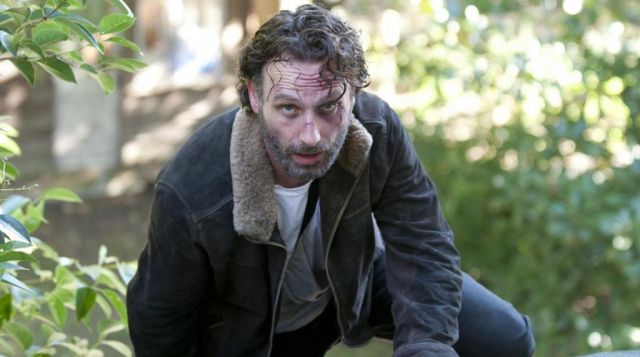 The jacket with "sherpa" of Rick Grimes (Andrew Lincoln) in The Walking Dead