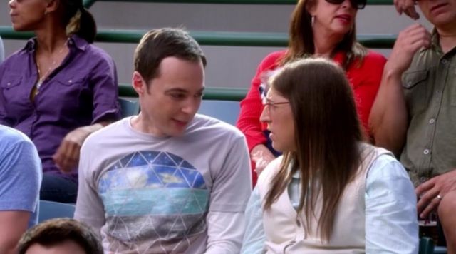 Le t-shirt "Ele­men­tal Geo­de­sic" de Sheldon Cooper (Jim Parsons) dans The big bang theory (S08E03)