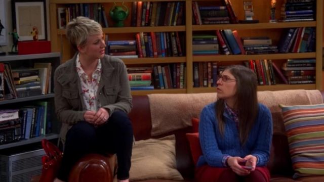 La veste kaki Rag & Bone de Penny (Ka­ley Cuoco) dans The big bang theory S08E22