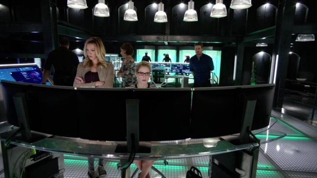 Les Converse Chuck-Taylor basses de Laurel Lance/Black Canary (Katie Cassidy) dans Arrow S04E04