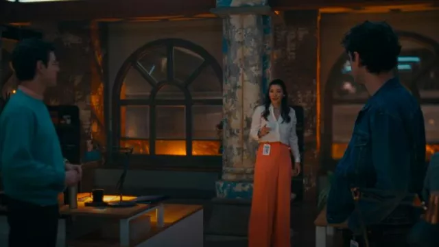 Scotch & Soda Rose High Rise Tailored Pant worn by Dr. Sasha Lubbock (Inga Schlingmann) as seen in Watson (S01E02)