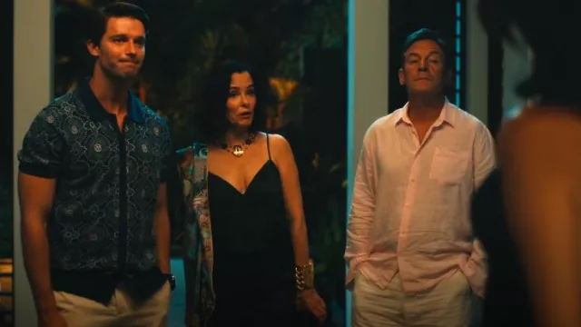 Cynthia Rowley Ruffle Peplum Jumpsuit Forest Green usado por Victoria Ratliff (Parker Posey) como se ve en The White Lotus (S03E07)