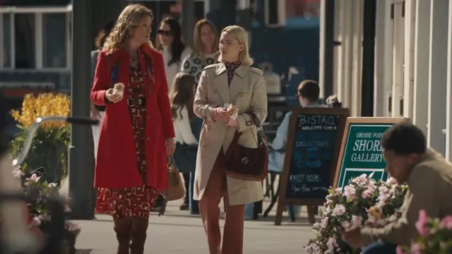 J. Crew Classic Lady Day Coat porté par Patty (Nancy Travis) tel qu’on le voit dans Grosse Pointe Garden Society (S01E06)