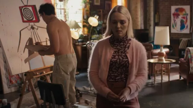 Madewell Long-Sleeve Mockneck Tee in Floral in Bordeaux worn by Alice (AnnaSophia Robb) as seen in Grosse Pointe Garden Society (S01E06)