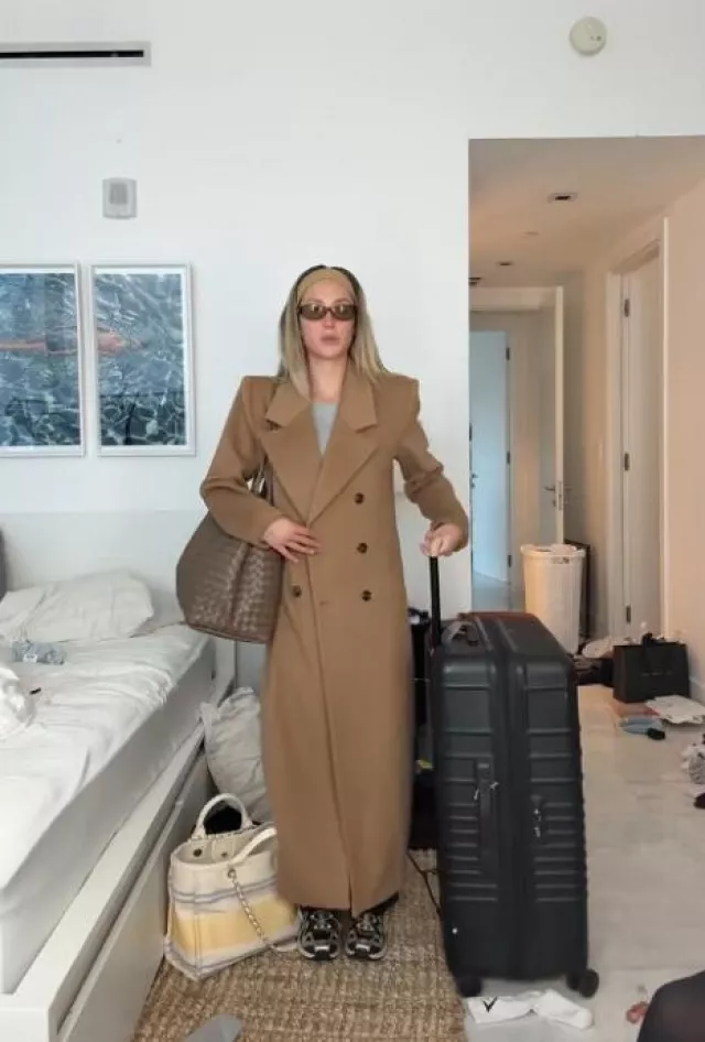 Beis the Large Check-In Roller used by Alix Earle on her Tiktok Post on March 9, 2025