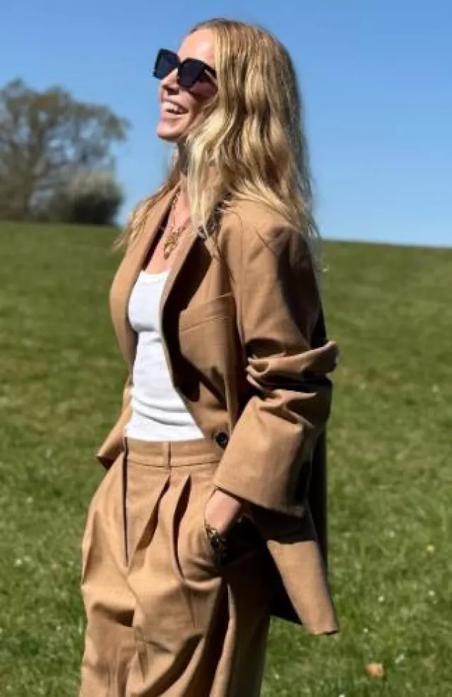 Pantalon à plis sur le devant Me+Em porté par Annabelle Wallis sur sa Story Instagram le 5 avril 2025