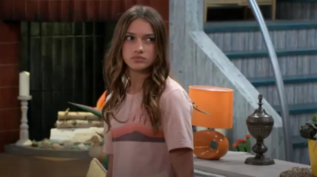 Mens 70s Salmon Desert Horizons Tee worn by Chloe Thunderman (Maya Le Clark) as seen in The Thundermans: Undercover (S01E11)