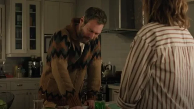 Hooké Chandail Cardigan Nordique porté par John Dore comme on le voit dans Small Achievable Goals (S01E06)