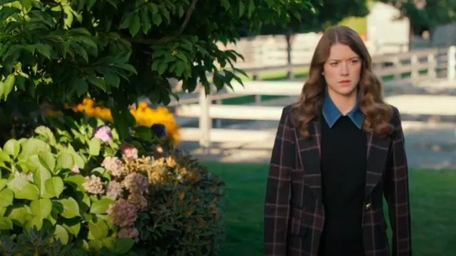 Blazer Hutton a cuadros de palisandro de Smythe usado por Phoebe Duncan (Molly Kunz) como se ve en The Irrational (T02E13)