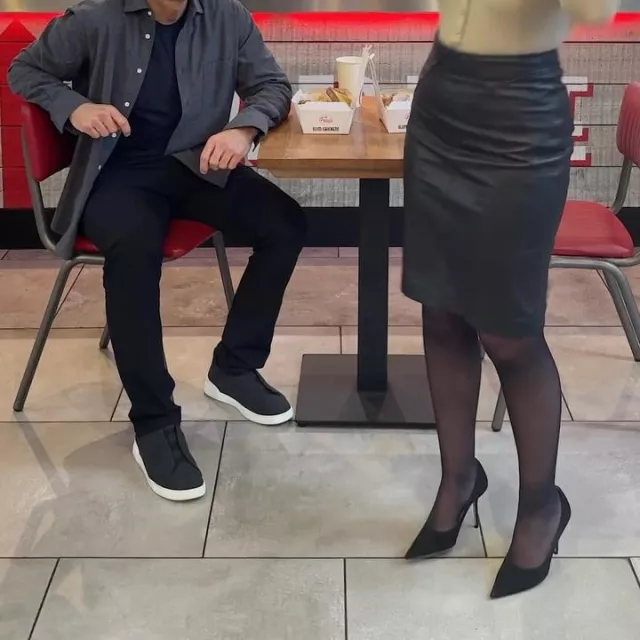 Skirt of Amelia Dimoldenberg on the Instagram account @ameliadimz