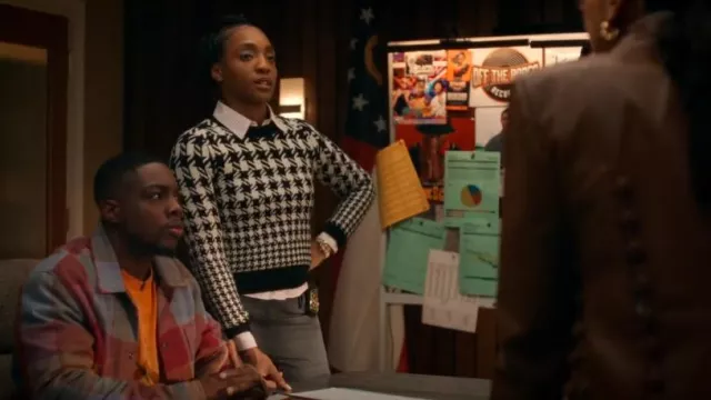 Pull pied-de-poule en laine Saint Laurent porté par Faith Mitchell (Iantha Richardson) comme on le voit dans Will Trent (S03E14)
