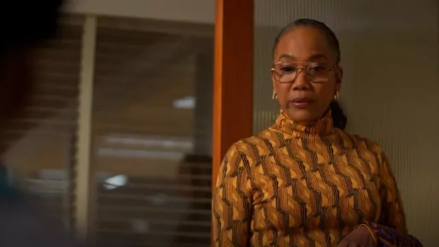 Mejuri 18k Gold Vermeil Block Large Hoop Earrings worn by Amanda Wagner (Sonja Sohn) as seen in Will Trent (S03E14)