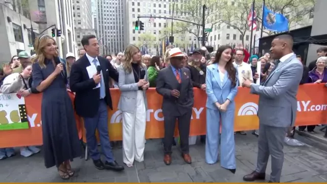 Toccin Mia Double-Breasted Houndstooth Blazer worn by Jenna Bush Hager as seen in Today with Jenna & Friends on April 22, 2025
