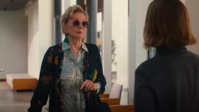 Alice + Olivia Eloise Blouse worn by Deborah Vance (Jean Smart) as seen in Hacks (S04E04)