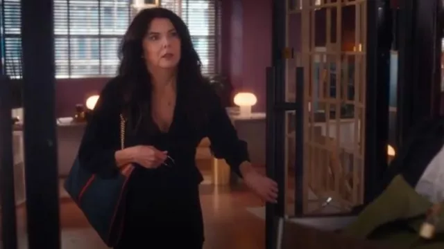 Gucci Rajah Tote worn by Monica Frazier (Lauren Graham) as seen in The Z-Suite (S01E08)