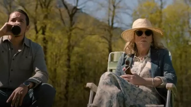 Vestido camisero de Sandro Josephina usado por Gail Lynden (Catherine O'Hara) como se ve en The Last of Us (T02E03)
