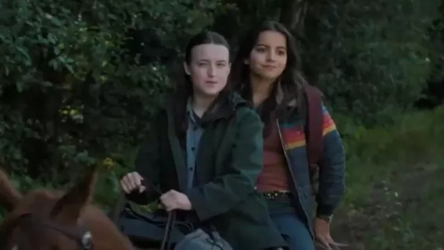 Free People We la ceinture en cuir cloutée Free Sola portée par Dina (Isabela Moner) comme on le voit dans The Last of Us (S02E03)