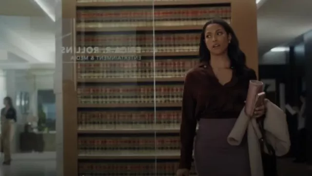 Chemise en soie à col amovible Vince portée par Erica Rollins (Lex Scott Davis) comme on le voit dans Suits LA (S01E08)