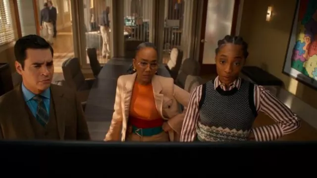 Bottega Veneta Intreccio Triangle Belt portée par Amanda Wagner (Sonja Sohn) comme on le voit dans Will Trent (S03E16)