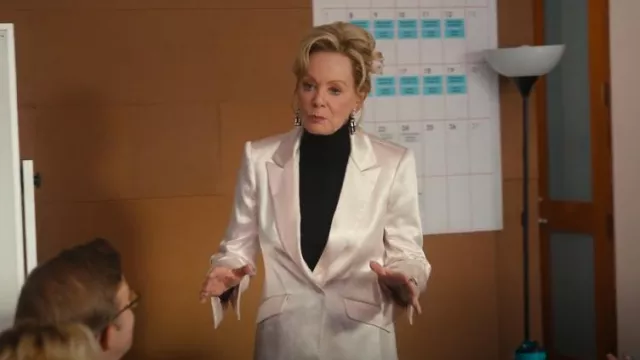 Cinq A Sept Cheyenne Hammered Satin Scrunch Sleeve Jacket worn by Deborah Vance (Jean Smart) as seen in Hacks (S04E05)
