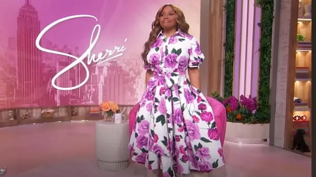 Vestido camisero midi de manga corta de algodón floral con cinturón Erdem usado por Sherri Shepherd como se vio en Sherri el 9 de mayo de 2025