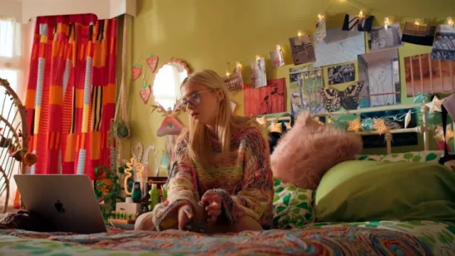Urban Outfitters Women's Uo Space-dye Tassel Jumper worn by Beth Barnett (Megan Trower) as seen in The Feud (S01E01)
