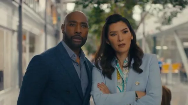 Veronica Beard Miller Veste Dickey à double boutonnage portée par le Dr Sasha Lubbock (Inga Schlingmann) comme on le voit dans Watson (S01E08)