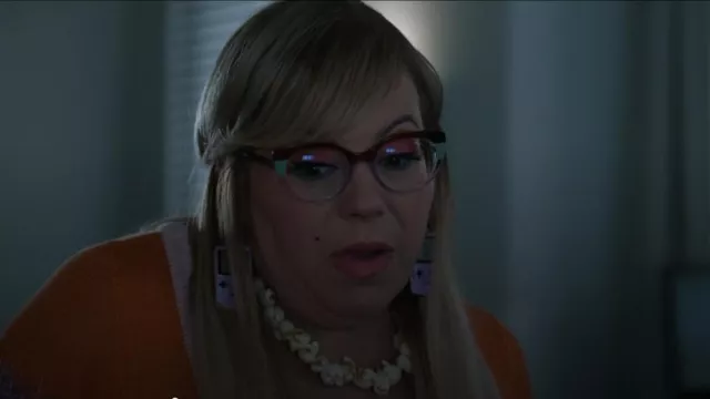 wow Shine On 1 2909 porté par Penelope Garcia (Kirsten Vangsness) comme on le voit dans Esprits criminels (S18E01)
