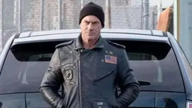 Law and Order Organized Crime Christopher Meloni Biker Jacket porté par le détective Elliot Stabler (Christopher Meloni) dans Law & Order : Organized Crime