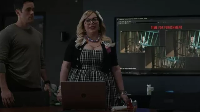 Forever 21 Mini Robe à carreaux portée par Penelope Garcia (Kirsten Vangsness) comme on le voit dans Esprits criminels (S18E02)