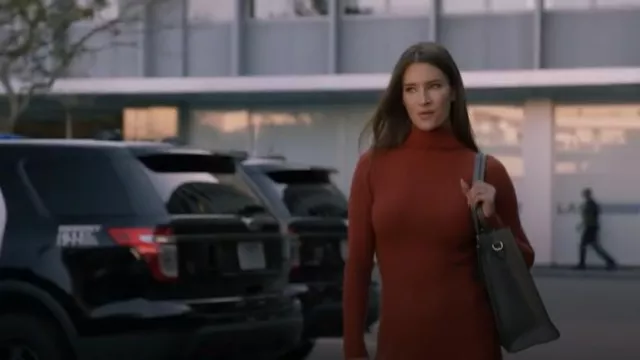 Sac pour ordinateur portable Seiihem pour femmes Sac fourre-tout d’ordinateur en cuir léger imperméable de 15,6 pouces porté par Heather Marie (Amanda McCants) comme on le voit dans The Rookie (S07E14)