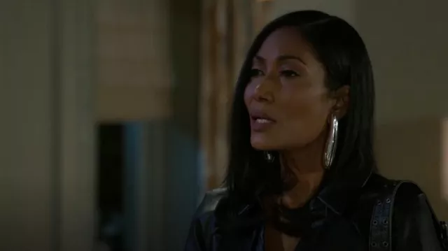 Tory Burch Elongated Wave Earrings worn by Dana "Leslie" Thomas (Trisha Mann) as seen in Beyond the Gates (S01E49)