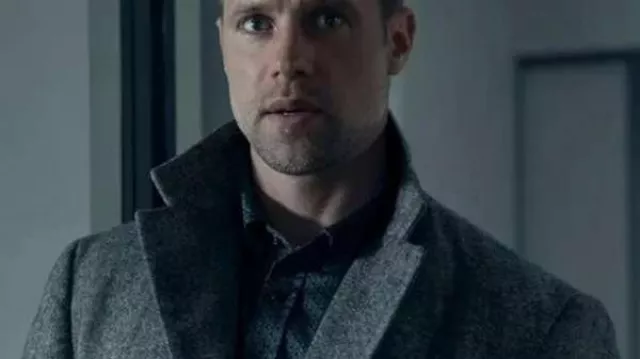Reacher David O'Donnell Abrigo gris usado por David O'Donnell (Shaun Sipos) en Reacher (T02)