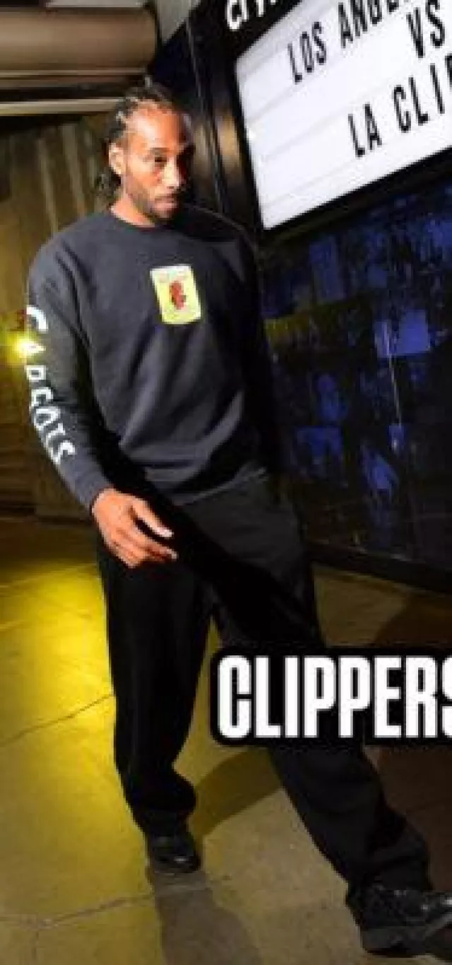 New Balance 2002R Black Leather usado por Kawhi Leonard en la cuenta de Instagram @nba