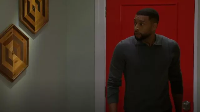 Pull BOSS Beduardo porté par Martin Richardson (Brandon Claybon) comme on le voit dans Beyond the Gates (S01E58)