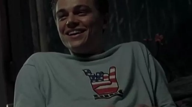 Leonardo DiCaprio wearing FUCT T-shirt in “The beach” movie de Richard (Leonardo DiCaprio) en La playa