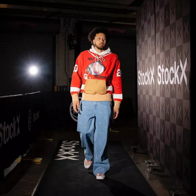 Sweat à capuche Advisory Board Crystals Red & Beige Eye Print Birthstone porté par Cade Cunningham sur le compte Instagram @detroitpistons