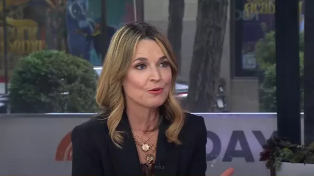 Camisole en soie à bordure en dentelle Anine Bing Monroe portée par Savannah Guthrie comme on le voit dans Today le 28 mai 2025