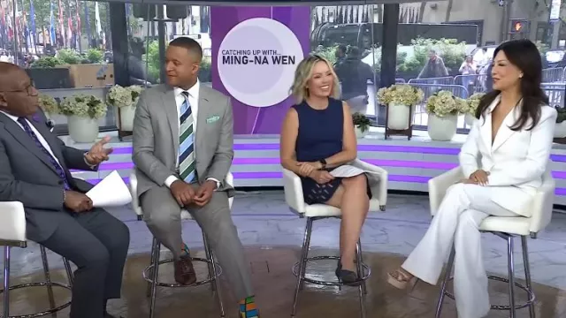 Pantalón Simkhai Kenna usado por Ming-Na Wen como se ve en Hoy el 28 de mayo de 2025