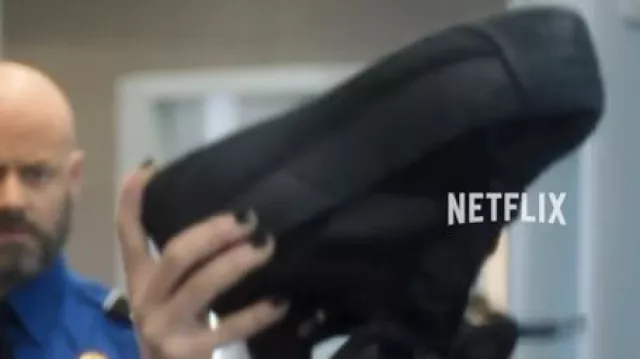 Wednesday black shoes de Wednesday Addams / Goody Addams (Jenna Ortega) dans Mercredi (S02)