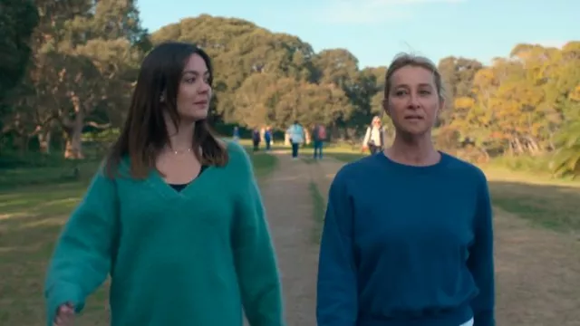 Lululemon Perfectly Oversized Cropped Crew worn by Evelyn Jones (Asher Keddie) as seen in Strife (S02E06)