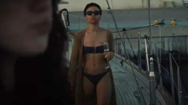 Away That Day Fiji Bottom Ocean Blue usado por Harper Stern (Myha'la Herrold) como se ve en Industry (S03E02)