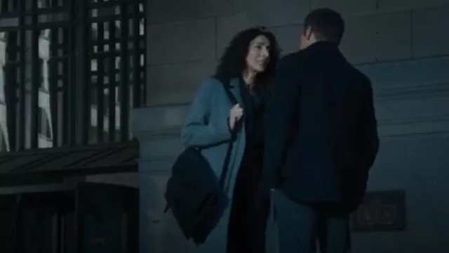 Abrigo recto de Vince usado por Evelyn Foley (Necar Zadegan) como se ve en Mayor of Kingstown (S03E10)