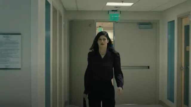 Cadre Gillian Blouse porté par le Dr Rowan Fielding (Alexandra Daddario) comme on le voit dans Mayfair Witches (S02E01)