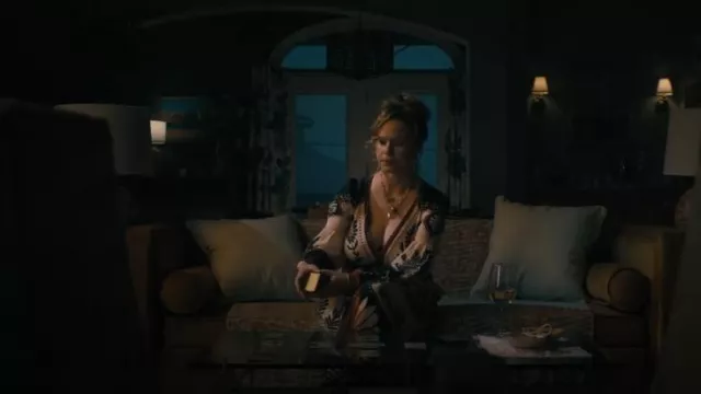 Ferme Rio Noir Passion Maxi-Robe portée par Leslie Castay comme on le voit dans Mayfair Witches (S02E02)