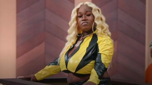 Ensemble de jupe Nova à la mode porté par Ceeluxx Brown comme on le voit dans Ms. Pat Settles It (S02E07)